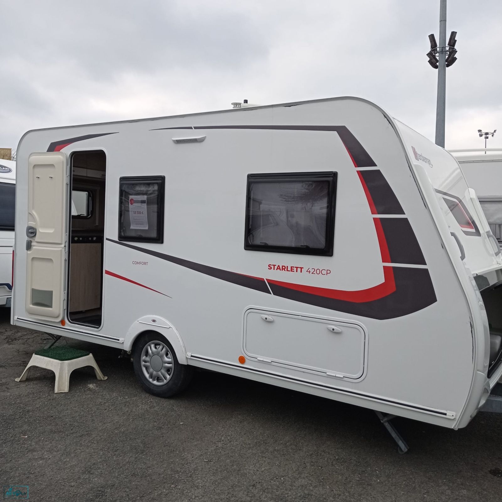 Vol de caravane STARLETT 420CP